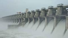 Photo: जायकवाडी धरणाचे आपत्कालीन दरवाजेही उघडले; प्रशासनाकडून सतर्कतेचा इशारा