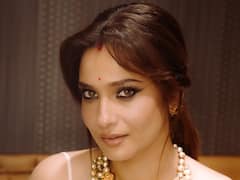 PHOTO: तुम हुस्न परी...पांढऱ्या रंगाच्या साडीत अंकिता लोखंडेचा किलर लूक!