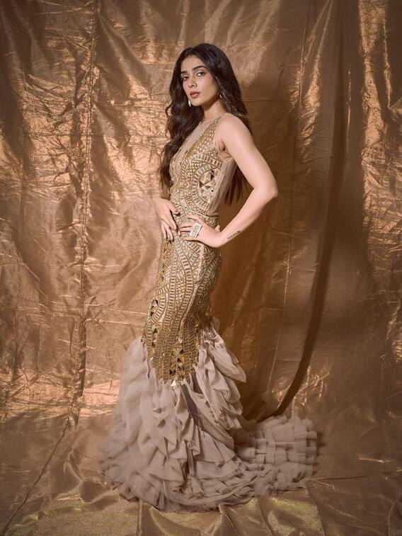 जलपरी जैसी खूबसूरत दिखीं आकांक्षा सिंह