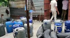 PHOTO: दारुचा महापूर! सोलापुरात 5 हजार लीटर हातभट्टी जप्त, लाखोंचा मुद्देमाल पकडला