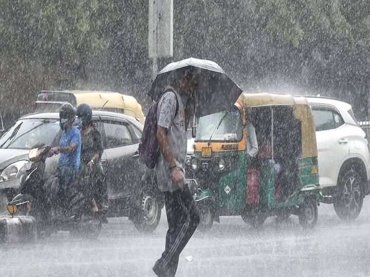 Delhi-NCR Weather Forecast Today 03 September 2022 Rain in Delhi on Friday after many days Delhi-NCR Weather Forecast Today: दिल्ली-एनसीआर में तेज बारिश का इंतजार हुआ खत्म, जमकर बरसे बादल, जानें- आज कैसा रहेगा मौसम