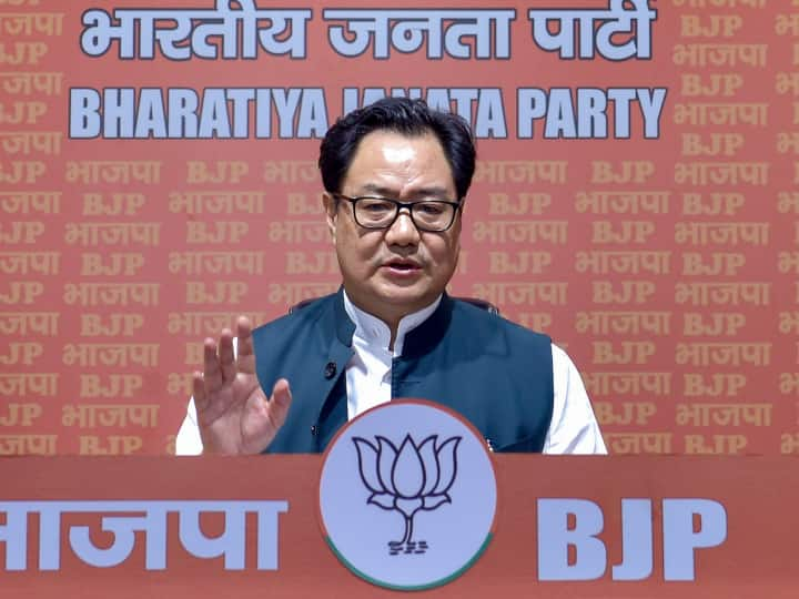 Kiren Rijiju Targets Rahul Gandhi over his Poverty Data Speech in Congress Rally Delhi Ram Lila Ground Kiren Rijiju: 'बदलते रहते हैं राहुल गांधी के गरीबी के आंकड़े, करते हैं पार्ट टाइम राजनीति', किरेन रिजिजू का तंज