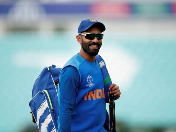 আগের ম্যাচে উইকেটের পেছনে দেখা যায়নি তাঁকে। কিন্তু দীনেশ কার্তিক হয়ত ফের একবার উইকেট কিপার ব্য়াটার হিসেবে একাদশে থাকবেন।