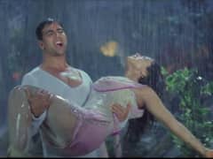 Priyanka Chopra, Akshay Kumar's Unreleased Title Track From 'Barsaat' Finally Out