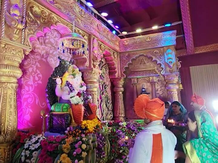 बिहारची राजधानी असलेल्या पटना शहरात यावर्षी मराठी बांधव सुवर्णमहोत्सवी गणेशोत्सव साजरा करीत असून या उत्सवाला मराठी साज चढविण्यात आला आहे