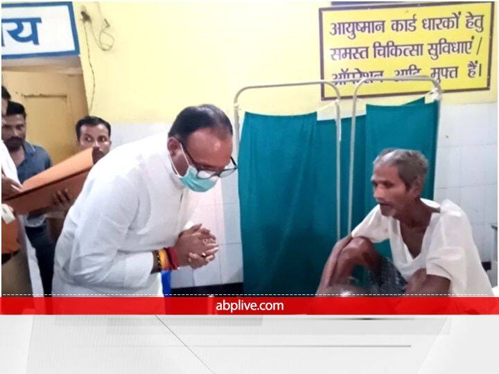 Sitapur deputy cm makes surprise visit to hospital school and police station ann Sitapur: सीतापुर के सरकारी अस्पताल पहुंचे डिप्टी CM बृजेश पाठक, मरीजों से पूछा- 'डॉक्टर आते हैं या नहीं?'