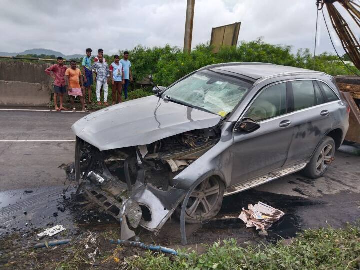 कार एक्सीडेंट इतना खतरनाक था कि कार के परखच्चे उड़ गए.