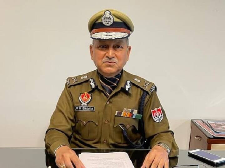 Punjab News Gaurav Yadav to continue as officiating Punjab DGP Viresh Kumar Bhawra Became Police Housing Corporation Chief Punjab News: गौरव यादव ही बने रहेंगे DGP, छुट्टी पर गए भावरा का तबादला कर दी गई ये जिम्मेदारी