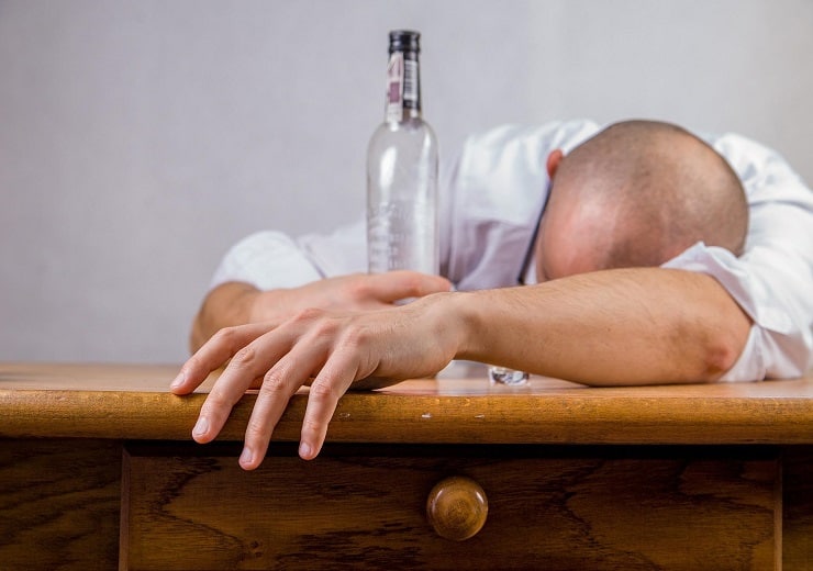 How much alcohol is bad for body effects of alcohol Effect Of Alcohol: शराब रोज पीने से शरीर पर पड़ता है ये असर, आपकी हेल्थ के लिए विलेन बन जाते हैं जाम
