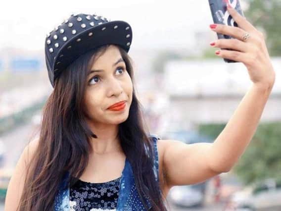 Dhinchak Pooja ने किस लड़के की वजह से गाना बनाना शुरु किया ? | ENT LIVE