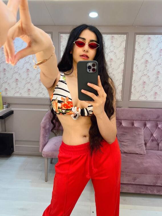 स्टार्स का ऑनस्क्रीन और ऑफस्क्रीन प्रेसेंस अदा शर्मा ने यूं दिखाया