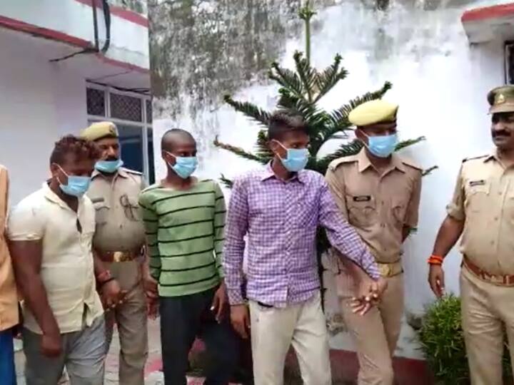 Chandauli Uttar Pradesh Police arrested 4 accused in elderly murder case arms money recovered ANN Chandauli News: बुजुर्ग की हत्या मामले का पुलिस ने किया पर्दाफाश, चार आरोपी गिरफ्तार, सामने आई वजह