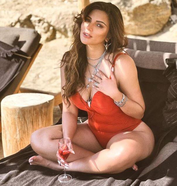 Shama Sikander Pics: એક્ટ્રેસ શમા સિકન્દરનું નામ બોલીવૂડમાં ખૂબ જ જાણીતું છે. એક્ટ્રેસ એક્ટિંગની સાથે તેની બોલ્ડ તસવીરોને લઈ ચર્ચામાં રહે છે.