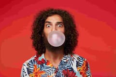 Chewing Gum: মাঝেই মধ্যেই চুইংগাম খান? ভাল অভ্যাস না খারাপ?