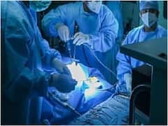 असम में डॉक्टर की अजीबोगरीब करतूत, गर्भवती महिला का किया ऑपरेशन, अविकसित बच्चा देख फिर लगा दिए टांके