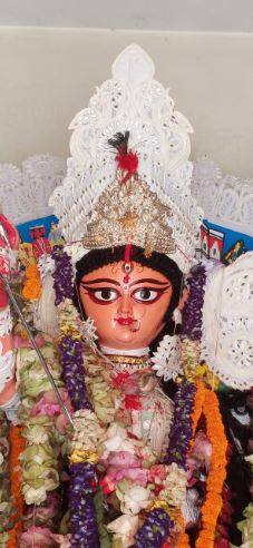 প্রায় ৩০০ বছরের রীতি, এই গ্রামে দড়ি দিয়ে বেঁধে আরাধনা হয় দেবী দুর্গার