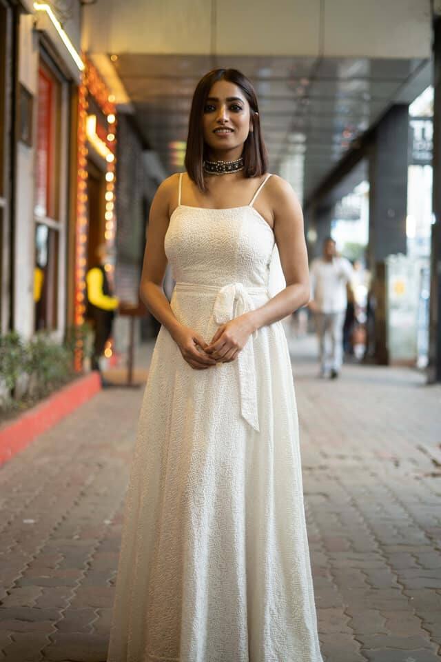 তাঁর আর দেবের ছবিতে উষা উত্থুপের গান, যেন বিশ্বাসই করতে পারছেন না ইশা। এবিপি লাইভকে ইশা বললেন, 'ভাবতেই পারছি না আমি আর দেব কলকাতায় ঘুরে বেড়াচ্ছি আর ব্যাকগ্রাউন্ডে উষা উত্থুপের গান'