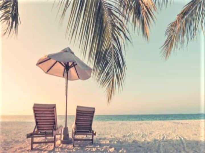 लोन पर लगने वाले ब्याज को कभी नजरअंदाज नहीं करना चाहिए. याद रहे जितना लंबे अवधि वाला लोन होगा ब्याज उतना ही देना होगा. कम अवधि वाले लोन स्कीम को चुनाने के लिए आपको कम ब्याज देना पड़े, इसका ध्यान रखना.