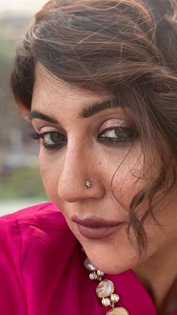 'অনুব্রত'কে নিয়ে টুইট স্বস্তিকার !