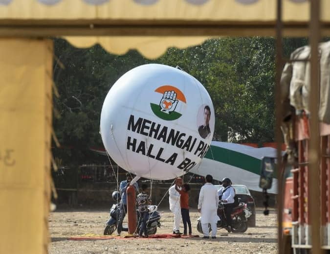 Congress will hold mega rally ‘Mehangai Par Halla Bol’ against inflation on September 4 at the Ramlila Maidan in Delhi. Congress Rally: રામલીલા મેદાન પર આજે કોગ્રેસનું હલ્લાબોલ, મોંઘવારી અને બેરોજગારી જેવા મુદ્દા પર વરસશે રાહુલ ગાંધી