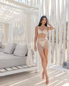 Alanna Panday: अनन्या पांडे की बहन ने समंदर किनारे दिखाई ग्लैमरस अदाएं, तस्वीरें देख उड़ जाएंगे आपके होश