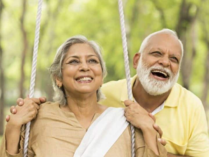 इन दोनों विकल्पों में आपकी रिटायरमेंट के लिए बचत को शामिल किया गया है. रिटायर होने पर मोटा अमाउंट आपके लिए जमा करना. EPF हर साल मिलने वाले रिटर्न पर जोर देता है.