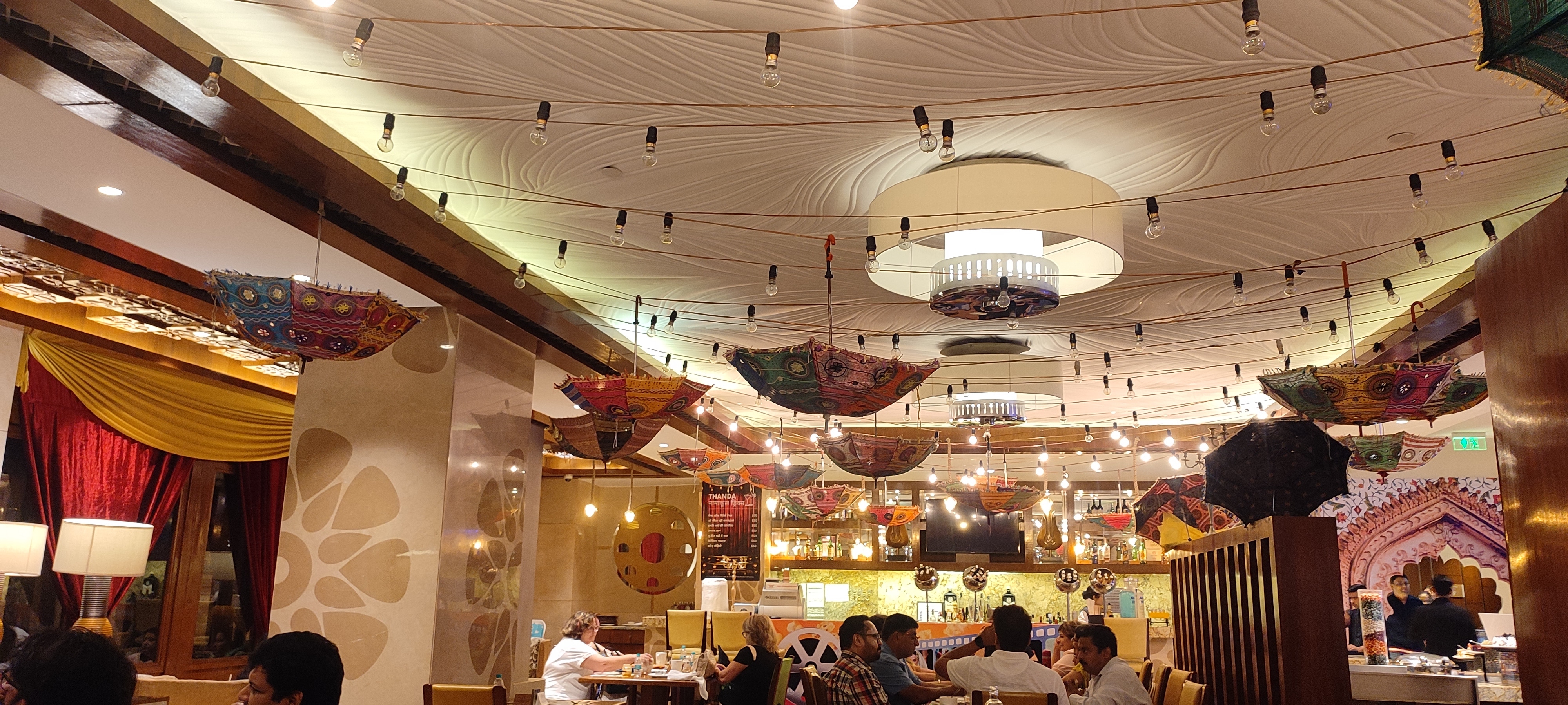 Delhi: अब दिल्ली में मिलेगा लखनवी खाने का जायका, क्राउन प्लाजा होटल में ये कीमत चुकाकर उठा सकते हैं लुत्फ़