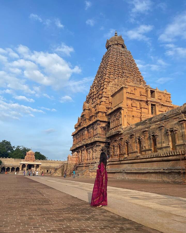 மார்கழி மாதத்து பனித்துளி அவளது குரலாகும்