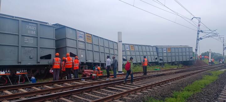 सकाळी 6 वाजून 40 मिनिटांनी या मार्गावरील रेल्वे वाहतूक पुन्हा सुरळीत झाली.