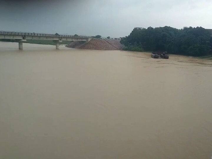 UP Flood Rapti and Rohin River water level increased in Gorakhpur ann UP Flood: गोरखपुर में राप्ती और रोहिन नदी उफान पर, दहशत में ग्रामीण, अधिकारियों को किया गया अलर्ट