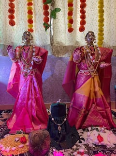 PHOTO : ‘सुंदरा मनामध्ये भरली’ फेम अभिनेत्री राधा सागरच्या घरी गौराईचं आगमन!