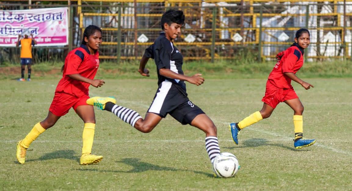 Chhattisgarh की बेटी का इंडियन फुटबॉल टीम में चयन, पहले मैच में होगी भारत और पाकिस्तान की भिड़ंत