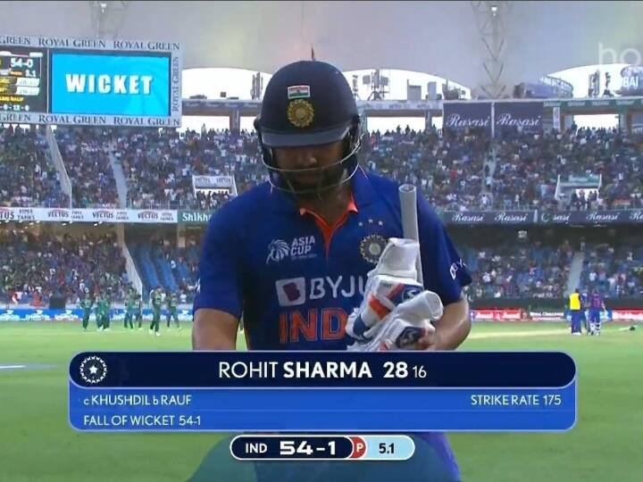 Video: देखिए कैसे चौकों-छक्कों की बारिश कर रहे रोहित हुए आउट, हारिस की गेंद पर खुशदिल ने पकड़ा बेहतरीन कैच IND vs PAK Even after getting out, Rohit won the hearts of the fans, Khushdil Shah caught the best catch off the ball of Haris Rauf Video: देखिए कैसे चौकों-छक्कों की बारिश कर रहे रोहित हुए आउट, हारिस की गेंद पर खुशदिल ने पकड़ा बेहतरीन कैच