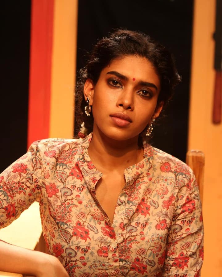 ஹே ஐ என்றால் அது அழகு என்றால் அந்த ஐகளின் ஐ அவள்தானா...