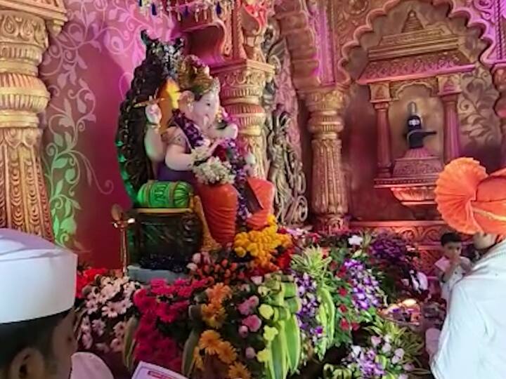 बिहारच्या पटना शहरात सांगली व सातारा जिल्ह्यातील मराठी बांधव सोने-चांदीचा गलाई व्यवसाय करीत आहेत. महाराष्टपासून हजारो मैल दूर असले तरी महाराष्टची संस्कृती, परंपरा व अस्मिता त्यांनी कायम जपली आहे.