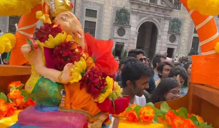 अनेक भाविक दर्शनासाठी येत आहेत  जर्मनीत राहून सुद्धा ढोल ताशा वाजवत 'रमणबाग ढोल ताशा पथक' वाजत गाजत या उत्सवाच्या निमित्ताने आपली संस्कृती परंपरा जपण्याचा प्रयत्न करत आहे