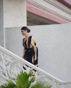 Mouni Roy : मौनी रॉयचा घायाळ करणारा ट्रेडिशनल लूक, फोटोंनी वाढवले हृदयाचे ठोके