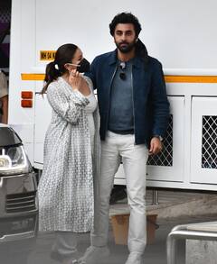 Brahmastra को प्रमोट कर हैदराबाद से मुंबई लौटे Ranbir Kapoor, बेबी बंप फ्लॉन्ट करती नजर आईं Alia Bhatt