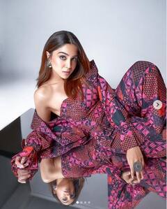 Sharvari Wagh: ਪ੍ਰਿੰਟਿਡ ਡਰੈੱਸ ਪਾ ਕੇ ਸ਼ਾਨਦਾਰ ਪੋਜ਼ ਦਿੰਦੀ ਨਜ਼ਰ ਆਈ ਸ਼ਰਵਰੀ ਵਾਘ, ਕਿਲਰ ਲੁੱਕ ਤੁਹਾਨੂੰ ਕਰ ਦੇਵੇਗਾ ਜ਼ਖਮੀ!