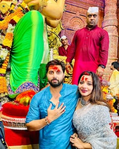 पति के साथ लागबाग के राजा के दर्शन करने पहुंचीं Monalisa, कहा- सब कुछ अच्‍छा होने वाला है