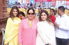 Ganesh Chaturthi: આ સેલેબ્સે કર્યા લાલબાગચા રાજાના દર્શન, જુઓ તસવીરો