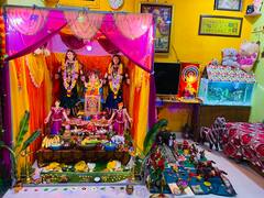 Gauri Aras Competition 2022 : गौराईंच्या आगमनाने भाविकांत उत्साह, घरोघरी गौराईंचे स्वागत