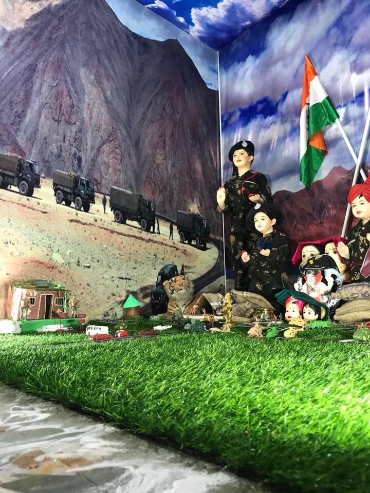 त्यांच्या या  देशभक्‍तिपर प्रबोधनात्मक देखाव्याची परिसरात चर्चा आहे.