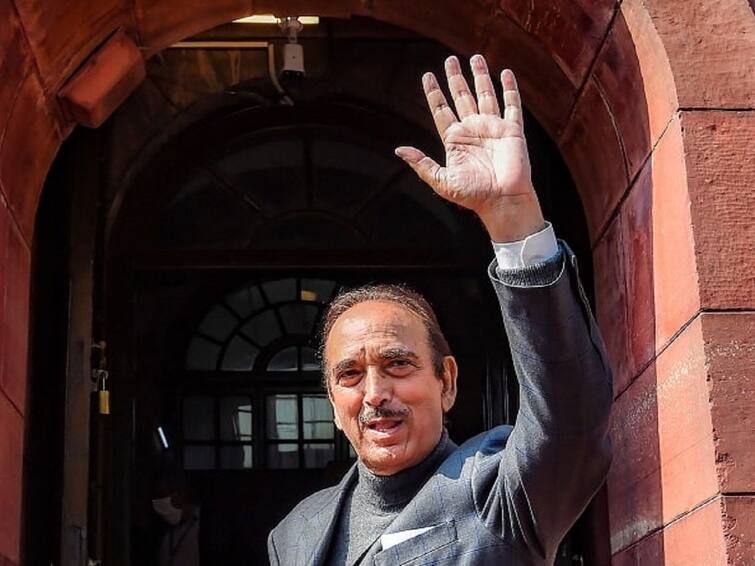 Ghulam Nabi Azad after being associated with congress for five decades will will address a public meeting in Jammu and Kashmir Ghulam Nabi Azad : गुलाम नबी आझाद जम्मू काश्मीर दौऱ्यावर, आज करणार मोठी घोषणा?   