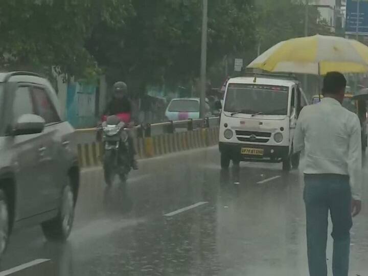 UP Weather Forecast Today 04 September 2022 IMD Yellow Alert for Rain in 14 Districts including Varanasi and Gorakhpur UP Weather Forecast Today: यूपी के 14 जिलों में आज गरज-चमक के साथ बारिश का अलर्ट, इस महीने भी जमकर होगी बरसात