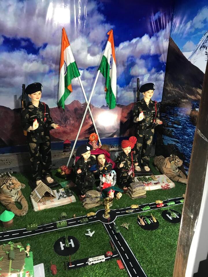 देखाव्यात भारतीय सैनिकांचे चित्र साकारण्यात आले आहे.