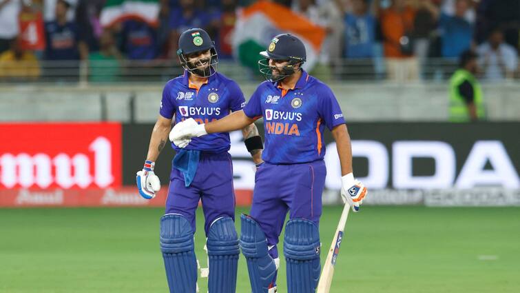 India vs Pakistan, Asia Cup 2022: Virat Kohli three sixes away from joining Rohit Sharma in elite club Kohli's T20I Record: চাই আর তিনটি ছক্কা, পাকিস্তান ম্যাচেই রোহিতের কৃতিত্বে ভাগ বসাতে পারেন বিরাট