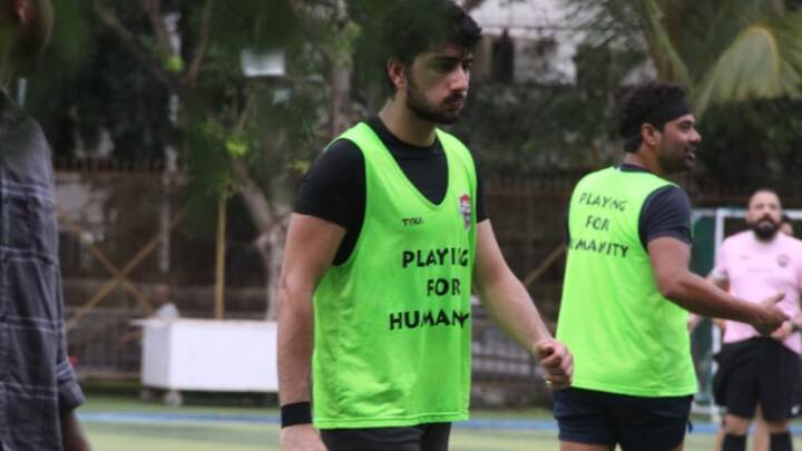 সোশ্যাল মিডিয়ায় প্রায়ই দেখা যায় তাঁকে। কিন্তু রবিবার এ কোন রূপে ক্যামেরায় ধরা দিলেন ইব্রাহিম আলি খান?