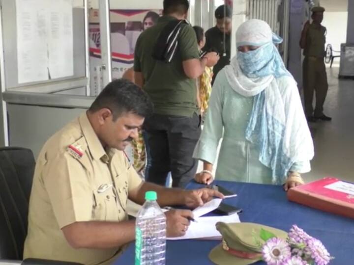 Kanpur News: सोशल मीडिया पर बढ़ी नजदीकियां, शादी का झांसा देकर ठगा, अब थाने पहुंची महिला Kanpur social media increasing closness rupees kept piling up from Woman in UP ANN Kanpur News: सोशल मीडिया पर बढ़ी नजदीकियां, शादी का झांसा देकर ठगा, अब थाने पहुंची महिला