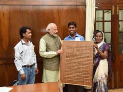 कारपेंटर ने लकड़ी के अक्षरों से रची हनुमान चालीसा, CM योगी को देने की जताई